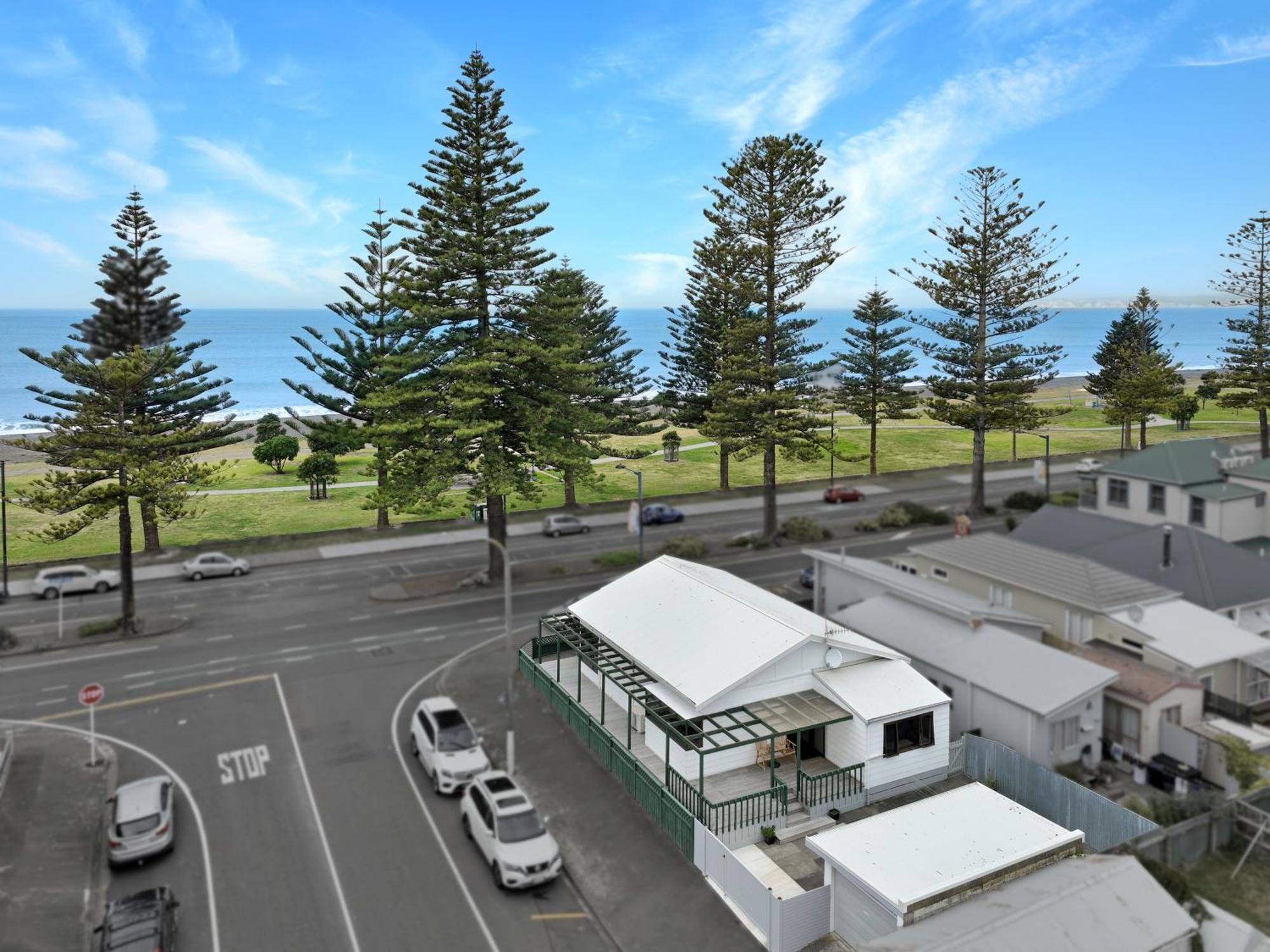 Hotel The Nautilus Napier Exterior foto Aerial view of the beach at the northern end of the town