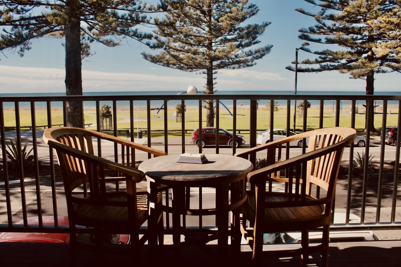 Hotel The Nautilus Napier Exterior foto The deck at the Surf Life Saving Club