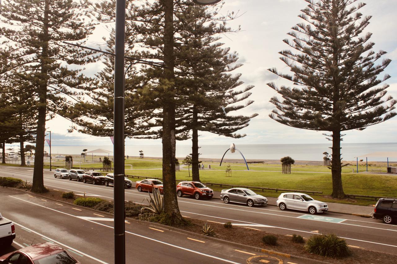 Hotel The Nautilus Napier Exterior foto View of the beach from the Esplanade Hotel
