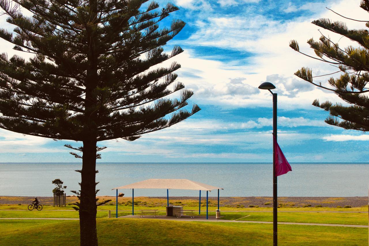 Hotel The Nautilus Napier Exterior foto Rainbow over the beach at Port Augusta
